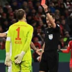 Toplam 923 maç... Manuel Neuer ilk kez kırmızı kart gördü