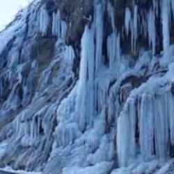 Tunceli'de termometre eksi 10'u g&ouml;sterdi: Ağlayan Kayalar'ın son hali şoke etti!