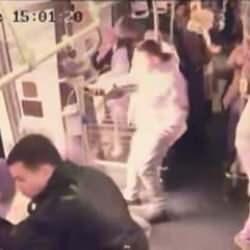 İstanbul'da yolcunun metrobüsten düşüşü kameralara yansıdı! 