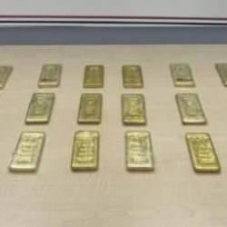 Ayakkabılarının içerisinde 54 milyon lira değerinde altın bulundu