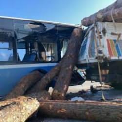 Burdur'da 3 araçlık zincirleme kaza: 1'i polis 6 kişi yaralandı