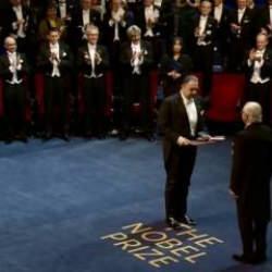Daron Acemoğlu Nobel Ekonomi Ödülü'nü aldı! Kral takdim etti