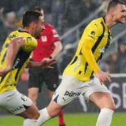 Edin Dzeko, Fenerbahçe'yi sırtlıyor