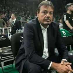 Ergin Ataman'dan başkanın otobüs paylaşımına cevap! 