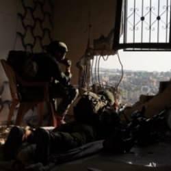 İsrail askerleri vize duvarına çarptı: 'Savaş suçlusu' diye ülkeye alınmadılar