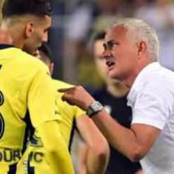 Jose Mourinho'dan performansı düşen futbolcuyla özel görüşme