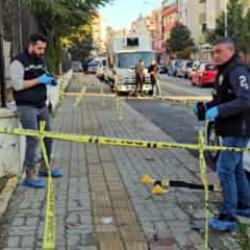 Liselinin okul &ouml;n&uuml;nde bı&ccedil;akla yaralandığı kavgaya ilişkin 2 g&ouml;zaltı