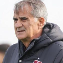 Şenol Güneş: Kral evde de sokakta da kraldır
