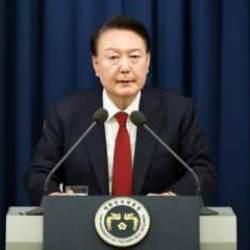 Güney Kore Devlet Başkanı, görevinden azledildi