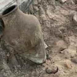 Altyapı &ccedil;alışmaları esnasında &ccedil;&ouml;ken yolda 4 tarihi k&uuml;p bulundu