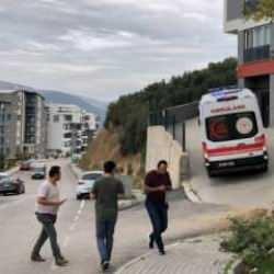 Ayrılmak &uuml;zere olduğu eşini silahla yaraladı