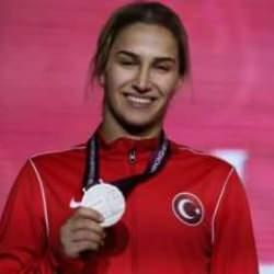 Buse Tosun Çavuşoğlu, dünyada yılın kadın güreşçisi seçildi
