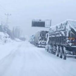 G&uuml;rcistan sınırında tipi! İl&ccedil;ede okullar tatil edildi!
