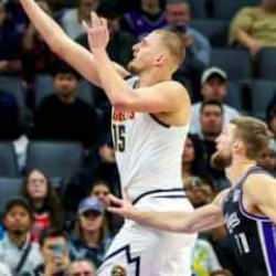 Jokic "triple-double" yaptı, Nuggets NBA'de seri yaptı
