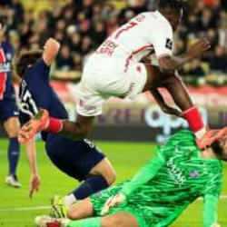 Monaco-PSG maçında korkunç hareket! Donnarumma'nın yüzü parçalandı