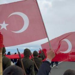 Sarıkamış şehitlerine sıfırın altında 12 derecede saygı n&ouml;beti