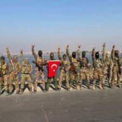 S&uuml;leyman Şah T&uuml;rbesi yakınlarında T&uuml;rk Bayrağı a&ccedil;ılarak bozkurt selamı verildi