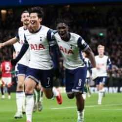 Tottenham, Manchester United'ı eledi! Altay Bayındır kornerden gol yedi