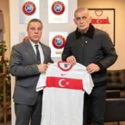 Trabzonspor'da kılıçlar çekildi! İstifa istediler