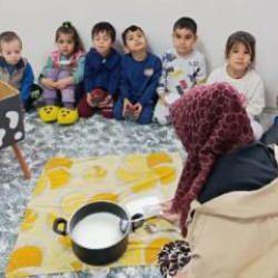 Aksaray'da öğrenciler kolları sıvadı! Önce süt sağdılar, sonra yoğurt mayaladılar 