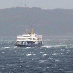 &Ccedil;anakkale'de deniz ulaşımına 'fırtına' engeli! Seferler iptal edildi