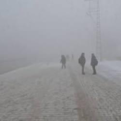 Hakkari'de soğuk hava ve yoğun sis hayatı olumsuz etkiledi