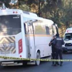 Öğrenci servisi park halindeki tıra çarptı: Ölü ve yaralı var!