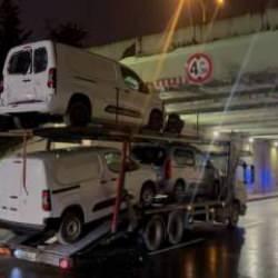 Sancaktepe'de &uuml;st ge&ccedil;ide &ccedil;arpan taşıyıcıdaki 3 ara&ccedil; zarar g&ouml;rd&uuml;