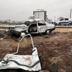 Siverek'te hafriyat kamyonu ile otomobil &ccedil;arpıştı: 1 &ouml;l&uuml;, 3 yaralı