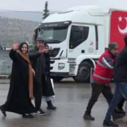 Suriyeliler d&ouml;n&uuml;yor: Sadece T&uuml;rkler bize kapılarını a&ccedil;tı!