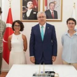 Türk bilim insanları geliştirdi! Ay'da domates yetiştirecekler...