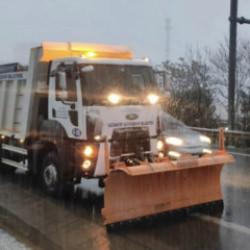 Gaziantep B&uuml;y&uuml;kşehir ekipleri kar yağışına karşı sahada