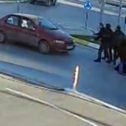 Akıl almaz kaza anı kamerada!