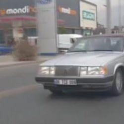 Bahçeli, klasik otomobilinde Ferdi Tayfur dinleyip Ankara'yı böyle gezmişti