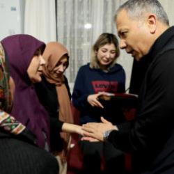 Bakan Yerlikaya'dan taziye ziyareti: Cumhurbaşkanı Erdoğan şehit ailesiyle g&ouml;r&uuml;şt&uuml;