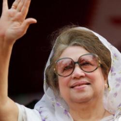 Bangladeş'in ilk kadın başbakanı hayatını kaybetti