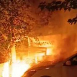 Batman'da park halindeki otomobil yandı