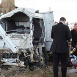 &Ccedil;anakkale'de korkun&ccedil; kaza: 1 &ouml;l&uuml;, 1 yaralı