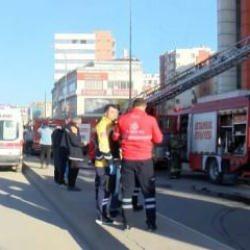 &Ccedil;ekmek&ouml;y'de 4 katlı mobilya mağazasında yangın