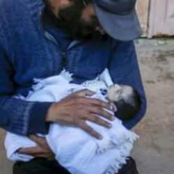 Gazze'de donarak şehit olan bebeklerin sayısı gün geçtikçe artıyor