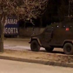 Gece saatlerinde hareketli saatler! Ş&uuml;pheli ara&ccedil;tan patlayıcı &ccedil;ıktı