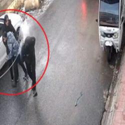 Havadan kıvılcım yağdı! Kopan elektrik teli, sokakta y&uuml;r&uuml;yen adamın &uuml;zerine d&uuml;şt&uuml;