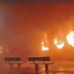 Hindistan'da tren faciası: Yolcular alevler i&ccedil;inde kaldı