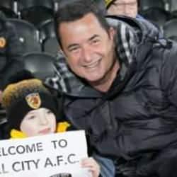 Hull City 'Türk bayrağı getirmeyin' dedi! Acun Ilıcalı hemen açıklama yaptı