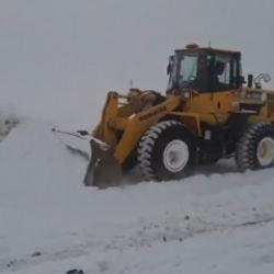 Kar ve tipi nedeniyle k&ouml;yde mahsur kalan hasta kurtarıldı