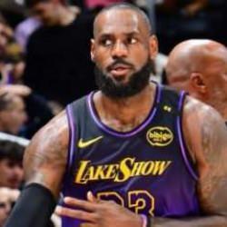 LeBron James 38 sayı ile alev aldı! Lakers, evinde hata yapmadı
