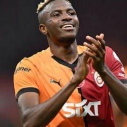 Osimhen'den dudak uçuklatan harcama! Maaşının yarısını tek seferde ülkesi için harcadı