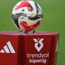 İlk yarının kart raporu a&ccedil;ıklandı! En az kartı S&uuml;per Lig'in 2 devi g&ouml;rd&uuml;