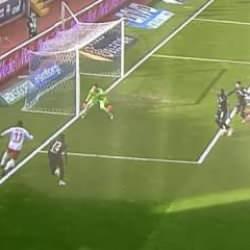 Süper Lig'de tartışmalı pozisyon! Top çizgiyi geçti mi?