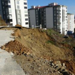 Trabzon'da ka&ccedil;ak hafriyat sahasındaki heyelan endişeye neden oldu